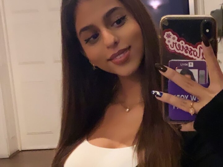 Shah Rukh Khan Daughter Suhana Khan Sets Internet On Fire With Her Mirror Selfie Shah Rukh Khan's Daughter Suhana Khan Sets Internet On Fire With Her Mirror Selfie