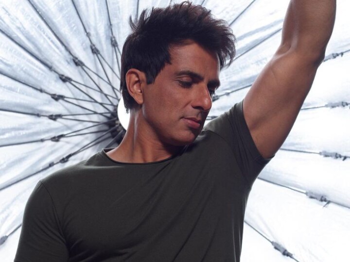 Sonu Sood Adds Another Feather To His Cap Leaves Behind Bollywood Superstars SRK And Akshay Kumar In Twitter Engagement Race Sonu Sood Adds Another Feather To His Cap; Leaves Behind Bollywood Superstars SRK And Akshay Kumar In Twitter Engagement Race