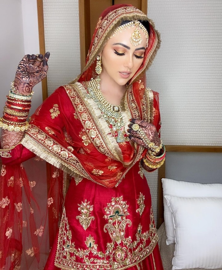 haya abaya sana khan