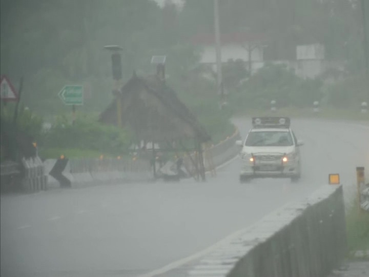 Cyclone Nivar: Heavy Rain Lashes Tamil Nadu Coasts; Landfall Expected Tonight Cyclone Nivar Update: Heavy Rain Lashes Tamil Nadu Coasts; Landfall Expected Tonight