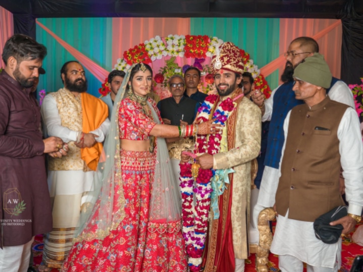 Wrestlers Sangeeta Phogat, Bajrang Punia Gets Married; Couple Shares Beautiful Pictures Wrestlers Sangeeta Phogat, Bajrang Punia Gets Married; Couple Shares Beautiful Pictures