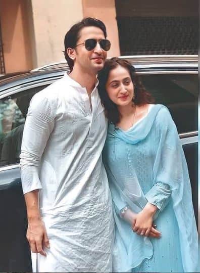 This morning TV's heartthrob Shaheer Sheikh left everyone surprised with the news of his wedding. The handsome hunk tied the knot with his ladylove Ruchikaa Kapoor in court a few days ago. And now pics from their court wedding is all over the internet 