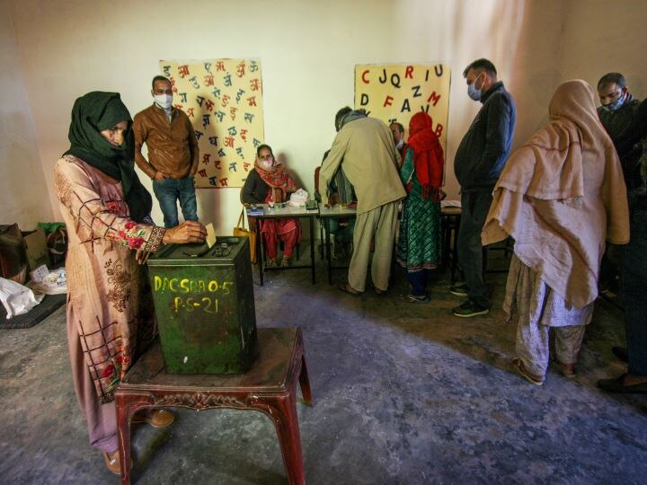 Jammu And Kashmir: SEC Prohibits Exit Polls Before Conclusion Of DDC Elections Jammu And Kashmir: SEC Prohibits Exit Polls Before Conclusion Of DDC Elections