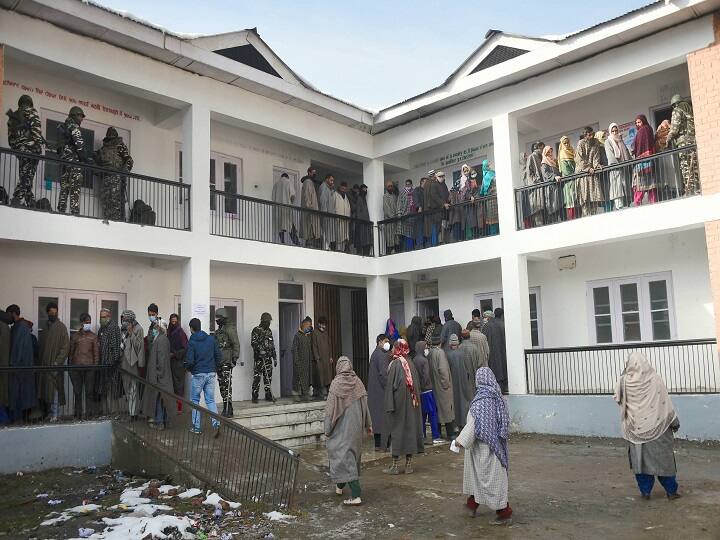 The first round of polling in the eight-phase maiden DDC elections passed off peacefully, except for a minor incident of stone-pelting in Kulgam. Voter percentage of 51.76 was recorded in the first phase -- 64.2 percent in Jammu division and 40.65 percent in Kashmir division. (Image: PTI)
