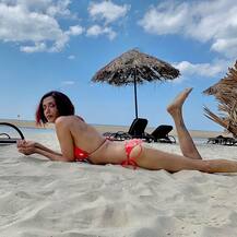 Jamai 2.0: TV's Sassy Saas Achint Kaur Sizzles In Red Bikini In Goa