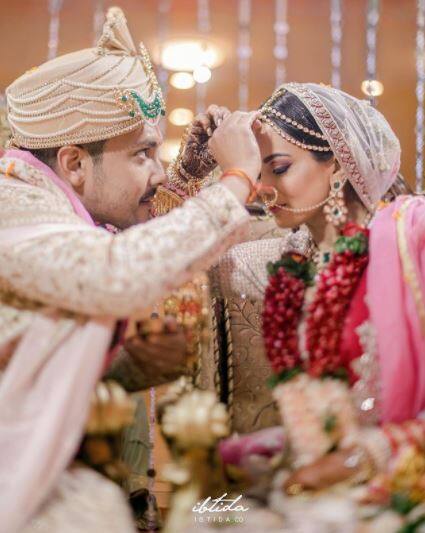 A day after marrying his longtime girlfriend Shweta Agarwal in a traditional wedding ceremony, Aditya Narayan & family hosted a grand reception in Mumbai which was attended by many popular celebs including actor Govinda 