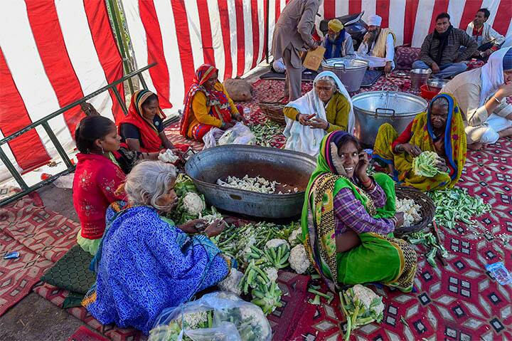 Farmers prepare food for others during their protest against the new farm laws, at Delhi-UP border near Ghazipur, in New Delhi, Friday, Dec. 4, 2020. Image (PTI) 