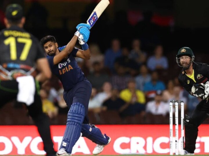 India vs Australia T20: Shreyas Iyer 111 Meter Six Video Against Australia In Ind vs Aus 2nd T20 At Sydney Watch: Birthday Boy Shreyas Iyer Vows Captain Virat Kohli With A Gigantic 111-Metre Six