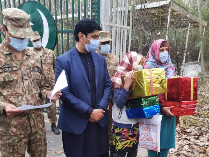 Indian Army Repatriates Pok Teen Girls Who Had Crossed Over The LOC in Jammu and Kashmir, poonch sector J&K: Indian Army Repatriates Pok Teen Girls Who Had Crossed Over The LOC