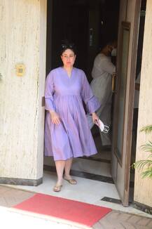 IN PICS | Kareena Kapoor Khan Along With Hubby Saif Spotted At Mumbai Today