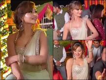 Urvashi Rautela Looks Gorgeous In Pista Green Saree; WATCH Her Groove In Style To The Punjabi Wedding Dhol