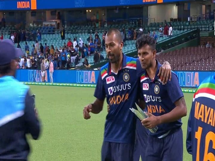 You Deserve It Bhai: Pandya Steals Millions Of Hearts! Hands Over Man Of Series Trophy To Natarajan You Deserve It Bhai: Pandya Steals Millions Of Hearts! Hands Over Man Of Series Trophy To Natarajan