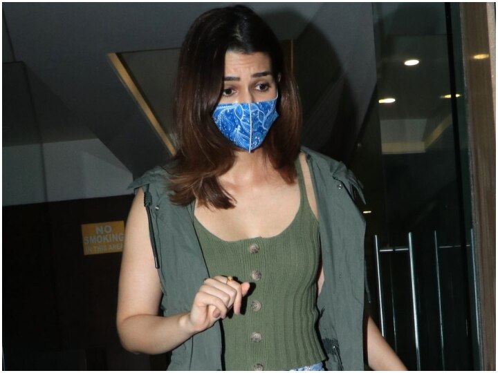 Kriti Sanon Covid-19 Positive: Confirms On Social Media, Says ‘Be Safe, The Pandemic Hasn’t Gone Yet’ Kriti Sanon Confirms Testing Positive For Covid-19, Says ‘Be Safe, The Pandemic Hasn’t Gone Yet’