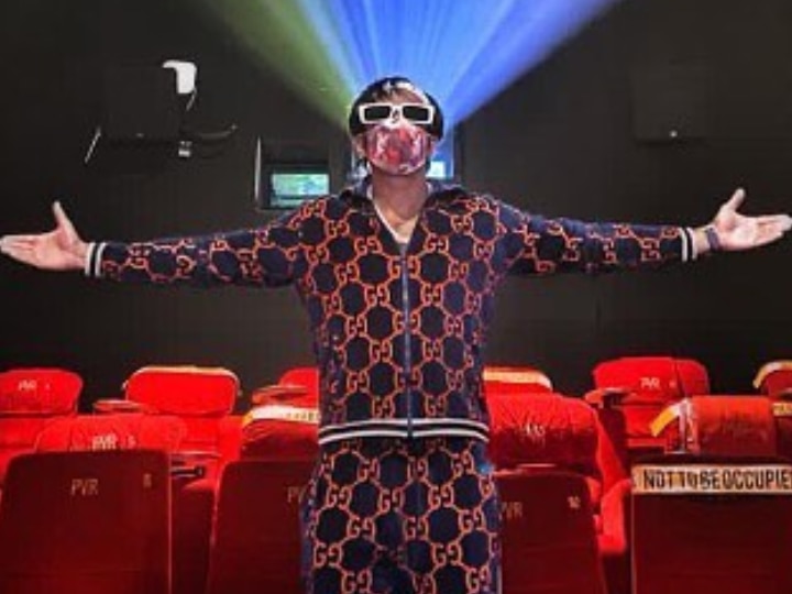 Ranveer Singh Celebrates 10 Year Milestone By Visiting A Movie Theatre Calls It The Sacred Chamber Of Dreams Ranveer Singh Celebrates 10 Year Milestone By Visiting A Movie Theatre; Calls It The ‘Sacred Chamber Of Dreams’