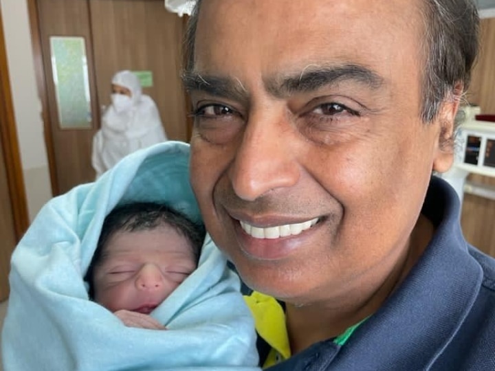 Mukesh Ambani Grandson First Photo Nita Ambani Mukesh Ambani became grandparents as Shloka and Akash Ambani welocme baby boy Mukesh Ambani's Grandson's FIRST Photo: Business Tycoon Poses With Akash & Shloka's Newborn Baby Boy