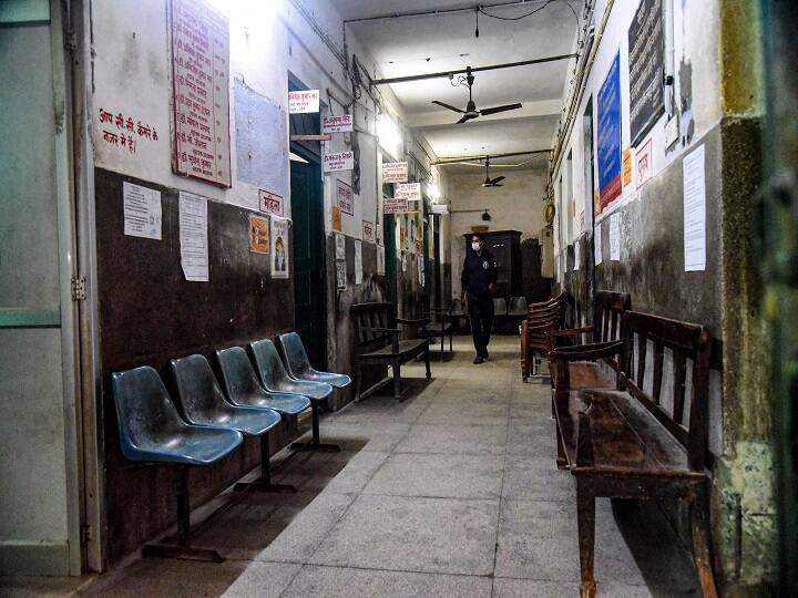 Due to the strike, other doctors themselves visited the OPDs in NMCH and PMCH and asked the doctors there to stop services. The OPD services were also affected in Gaya ANMCH, Muzaffarpur SKMCH, Darbhanga Medical College and several hospitals in other districts. (Image: PTI)