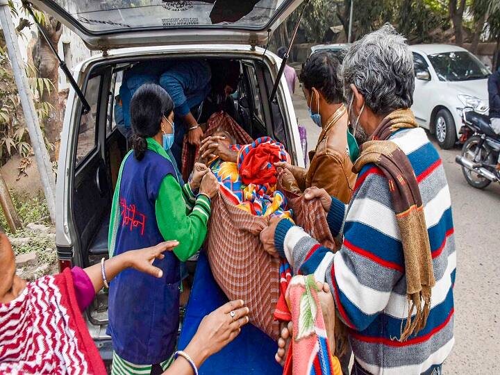 Relatives shift a patient to Patna Medical College and Hospital for his treatment during doctors' strike against CCIM notification. The one-day strike called by the Indian Medical Association (IMA) severely affected patients across all government hospitals in Bihar on Friday. (Image: PTI)