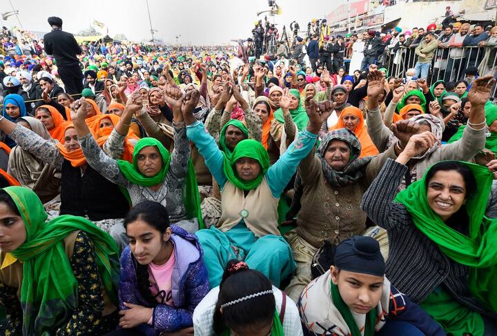 As the men left homes to demand a rollback of the Centre’s new Agri laws, now hundreds of women from Haryana and Punjab have joined the stage in the national capital, adding another dimension to the protest grounds. (Image Source: PTI)