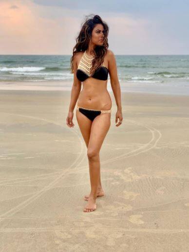 With that incredible body and perfectly sun-kissed skin, the actor totally rocks every bit of that look.