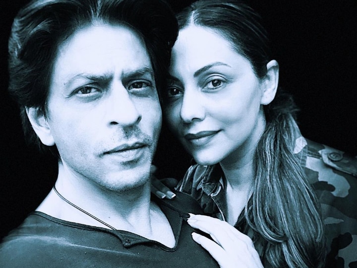 Shah Rukh Khans Hilarious Reply To Gauri Khans Tweet wins heart on internet Shah Rukh Khan Reacts On Gauri Khan's Award: ‘Chalo Ghar Mein Kisi Ko Toh Award Mil Rahein Hai’