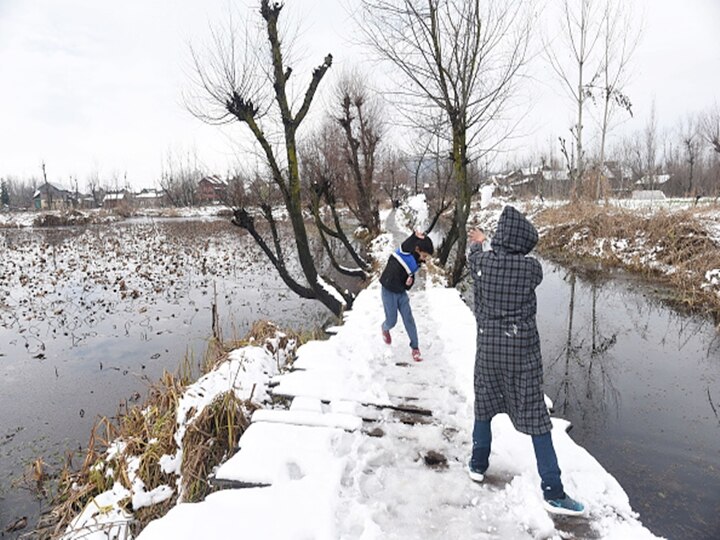 Children in a snowball fight in the interiors of the Dal Lake after the first snowfall of this winter in Srinagar. (Photo: Getty Images)
