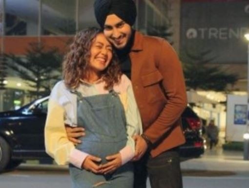 Neha Kakkar Announces Pregnancy; Shares Baby Bump PIC With Hubby Rohanpreet Singh Good News! Neha Kakkar Announces Pregnancy; Shares Baby Bump PIC With Hubby Rohanpreet Singh
