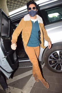 Jug Jugg Jeeyo: Varun Dhawan Jets Off To Chandigarh After Testing Negative For COVID-19, Spotted With Kiara Advani & Anil Kapoor At Airport