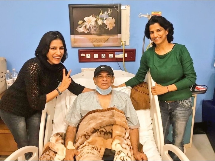 Sushant Singh Rajput Father KK Singh Admitted To Hospital Due To Heart Issue Photo Of SSR Dad With Sisters From Hospital Goes Viral Sushant Singh Rajput's Father KK Singh's PIC From Hospital Goes Viral