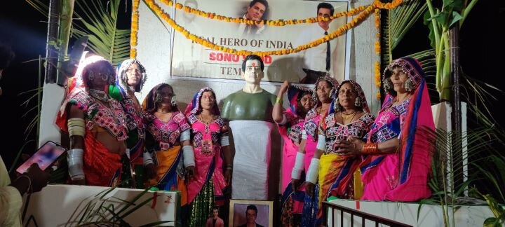 Andhra Pradesh's Siddipet Build Temple For Sonu Sood, Villagers Call Him 'God' For Selfless Efforts During Covid 19 Andhra Pradesh Villagers Build Temple For Sonu Sood, Call Him 'God' For Selfless Efforts During Covid 19