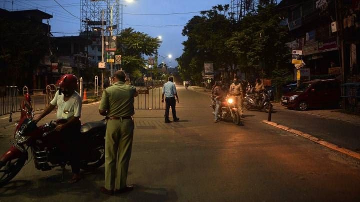 Night Curfew in Maharashtra 11PM to 6AM announced in municipal corporation areas of Maharashtra till 5 January Maharashtra Announces Night Curfew In Municipal Areas From 11 PM To 6 AM Till January 5