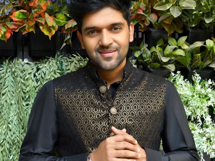 Mumbai Nightclub raid Guru Randhawa Responds to Mumbai Dragonfly Club Police raid Incident Mumbai Dragonfly Club Raid: Guru Randhawa’s Management Says Singer ‘Was Not Aware Of Night Curfew', Expresses Regret