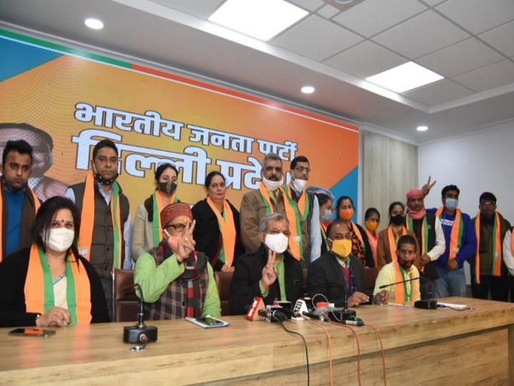 AAP Founding Members, Aam Aadmi Party workers Join Delhi BJP Adesh Gupta Kejriwal Massive Jolt To Kejriwal's AAP! Several Founding Members, Hundreds Of Workers Join BJP