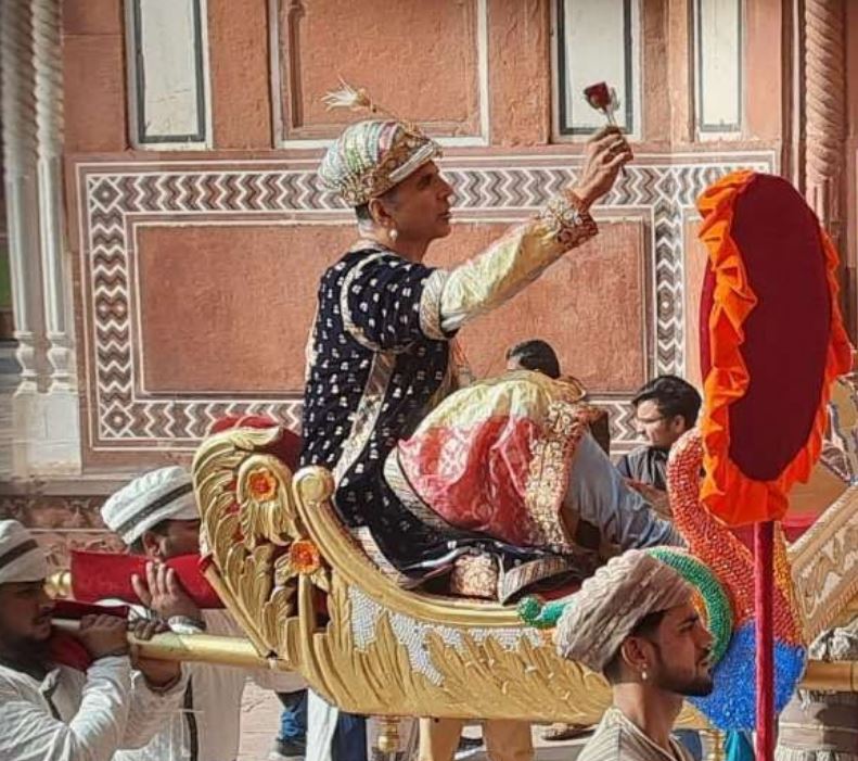 Sara Ali Khan And Akshay Kumar Shoot Atrangi Re In Cold Winters In Agra As Actor Plays Shah Jahan, SEE PHOTOS!