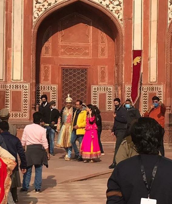 Sara Ali Khan And Akshay Kumar Shoot Atrangi Re In Cold Winters In Agra As Actor Plays Shah Jahan, SEE PHOTOS!