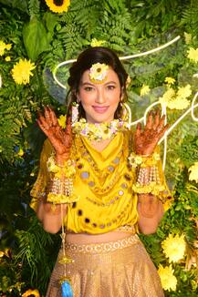 #GaZa Wedding: Gauahar Khan & Sister Nigaar Khan Flaunt Their Mehendi At Pre-Wedding Function