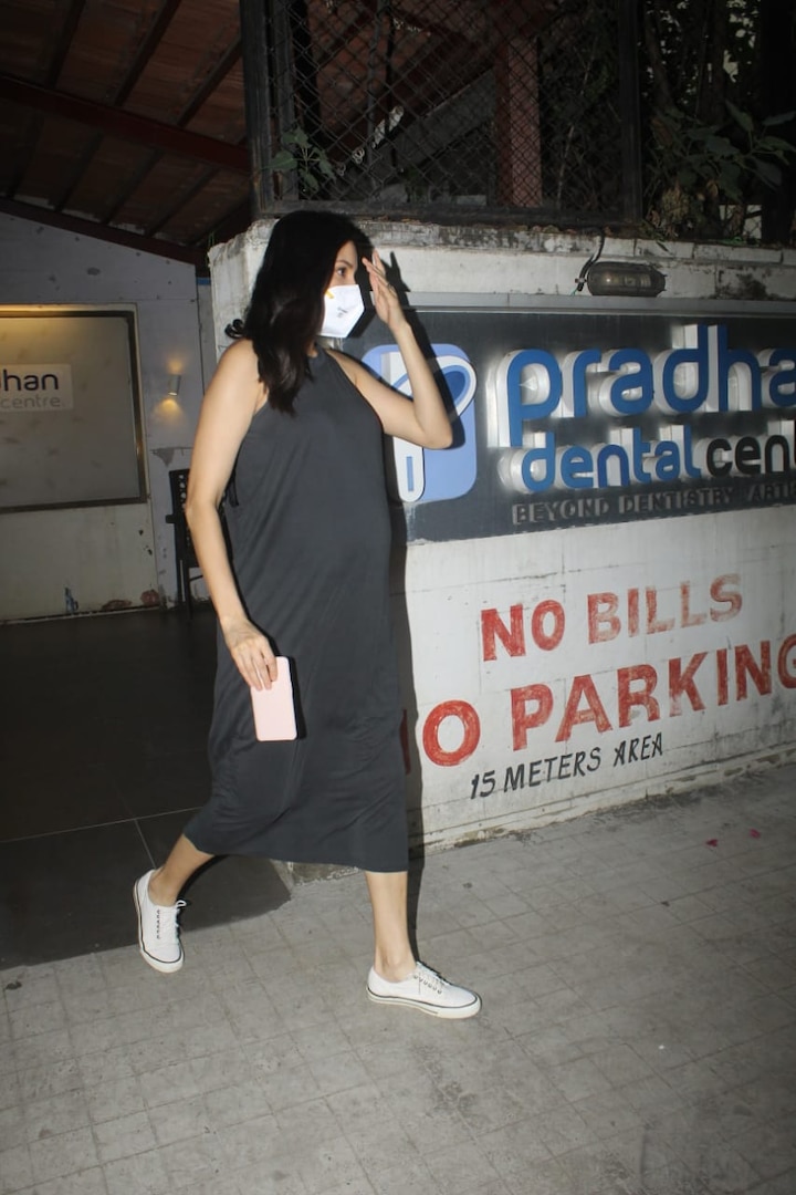 pregnant anushka sharma steps out in black maxi dress for visiting a