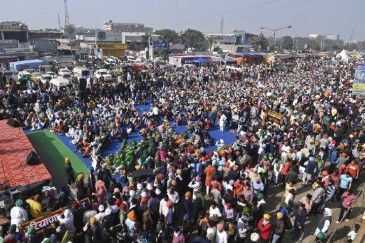 Farmers’ unions leading the agitation say these laws will ultimately dismantle the MSP system and make the farmers vulnerable to exploitative corporate market forces. The government dismissed their claims but has failed to convince them that the new farm laws are beneficial reforms. As a result, thousands of farmers continue to stay put at Delhi border points. (Photo: AFP)