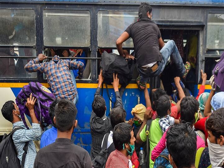 Passengers board a bus after arriving at Howrah station via long route train, during the complete lockdown in the state to curb the spread of coronavirus, in Kolkata in July. (Image: PTI)