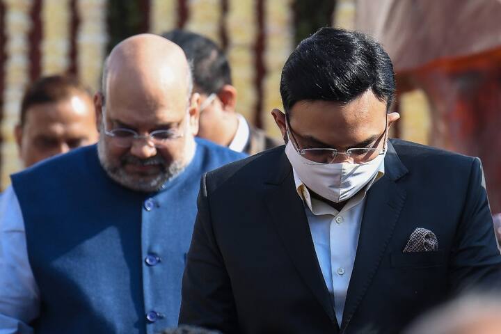 Union Home Minister Amit Shah today unveiled the statue of former Union Finance Minister Arun Jaitley at the Feroz Shah Kotla ground. Sports Minister Kiren Rijiju and Minister of State for Finance, Anurag Thakur were also present at the event. Weighing around 800 kg, the statue costs about Rs 15 lakh. (Photo by Prakash SINGH / AFP)