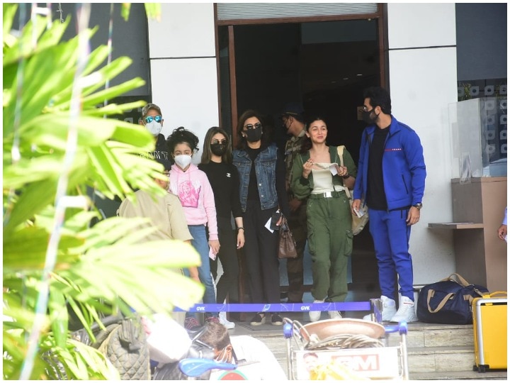 Alia Bhatt Joins Boyfriend Ranbir Kapoor And His Family For A Vacation  Alia Bhatt Joins Boyfriend Ranbir Kapoor And His Family For A Vacation