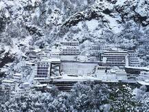 IN PICS | Breathtaking Visuals Of Snowfall At Vaishno Devi Shrine, Parts Of Kashmir & North India