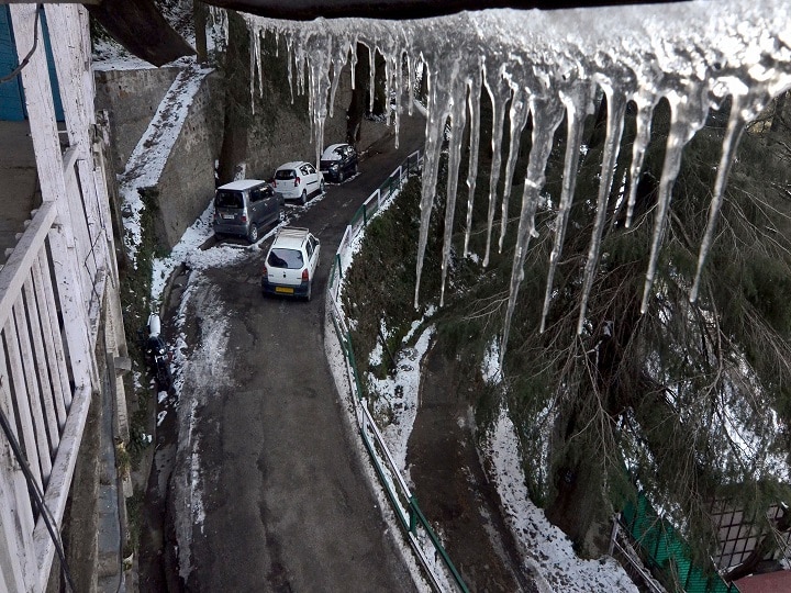 Icicles hang from a roof during a cold winter morning, in Shimla. The officials said the minimum temperature in Srinagar the summer capital of Jammu and Kashmir was 0 degree Celsius on Monday night. (Image: PTI)