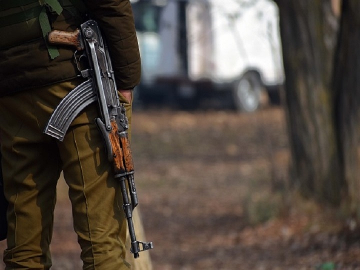 Jammu Kashmir: Week After  Going Missing SPO Arrested Along With Rifle In Kashmir's Kulgam District J&K: Week After Going Missing, SPO Arrested Along With Rifle In Kashmir's Kulgam District