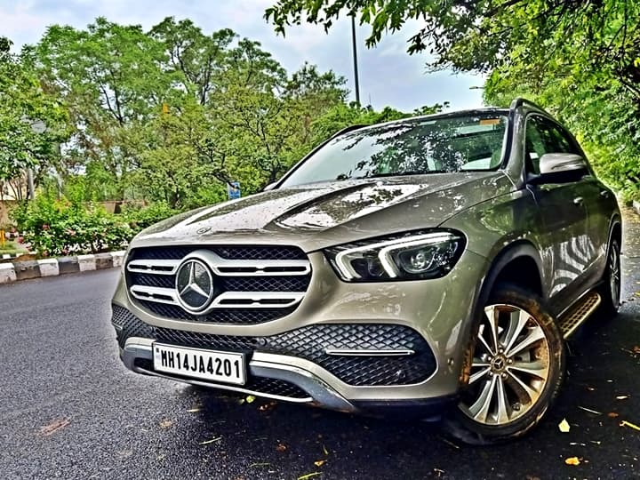 Mercedes-Benz GLE: A midsize luxury SUV that gives a bigger emphasis on the word 'luxury' as the new generation is arguably a massive leap forward from the old one. The new GLE looks big and that's because it is while the spacious cabin is the biggest highlight here with tons of space inside along with a classy new design. The interior is luxurious and looks lovely with the clean layout along with the quality. The fact that the diesel on the GLE is very quiet is another important factor that seals it a place here. The E-Class of SUVs as its name says and it carries forward what Mercedes-Benz is known for and doing what it does best- which is luxury!