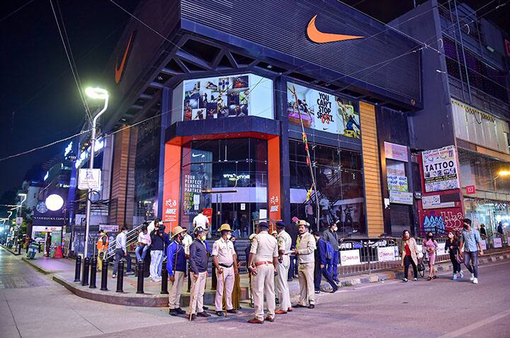 Police keep a vigil on the Brigade Road, on the New Year's eve in Bengaluru. Image (PTI)