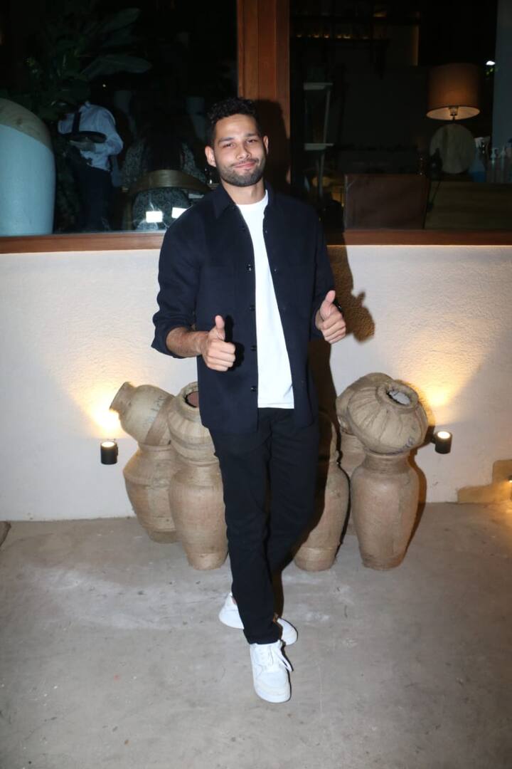 Siddhant Chaturvedi also arrived at the birthday dinner of his co-star from his upcoming untitled movie with Shakun Batra. He kept his look simple for the occasion.  