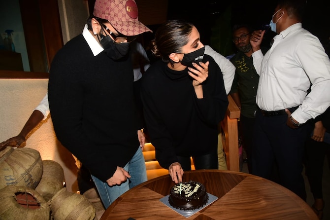 Deepika Padukone's Birthday Dinner Was Flanked By Celebs In Their Stylish  Best