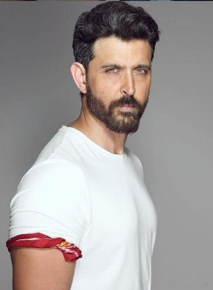 Hrithik Roshan has bought two apartments in the hall which is worth about Rs 100 crore. This apartment of Hrithik is located on Juhu-Versova Link Road in Mumbai. One apartment is set to be converted into a penthouse while the other is in a single story home. 