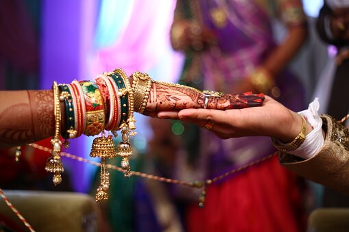 As Groom Elopes From Wedding, Bride Marries A Guest Present On The Occasion As Groom Elopes From Wedding, Bride Marries A Guest Present On The Occasion
