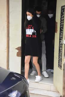 PICS: Mom-To-Be Anushka Sharma And Hubby Virat Kohli Clicked Post Clinic Visit In Mumbai